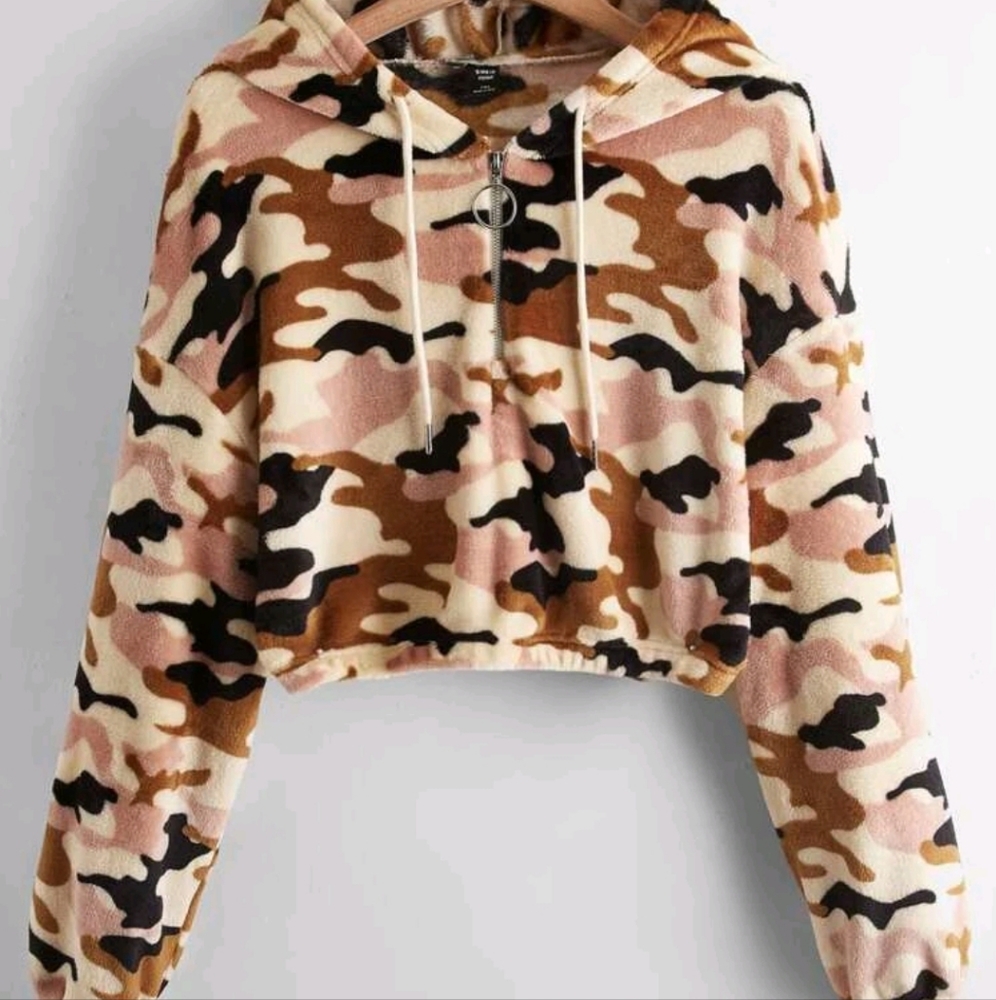 Cropped Fleece Camo Jacket